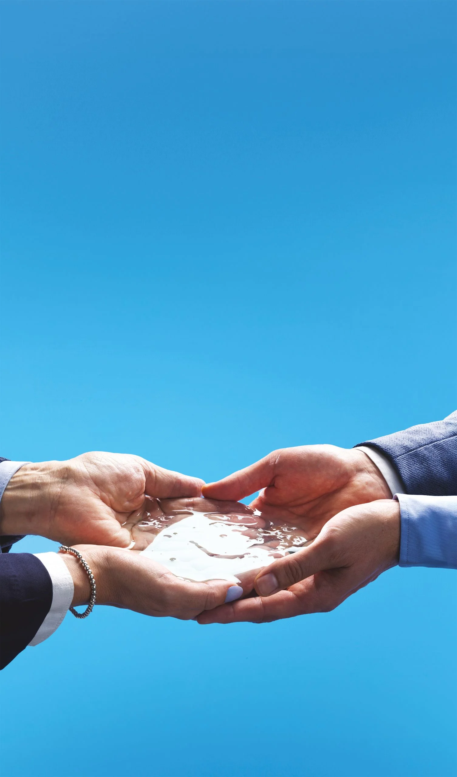 4 mani con acqua campagna di comunicazione sostelia